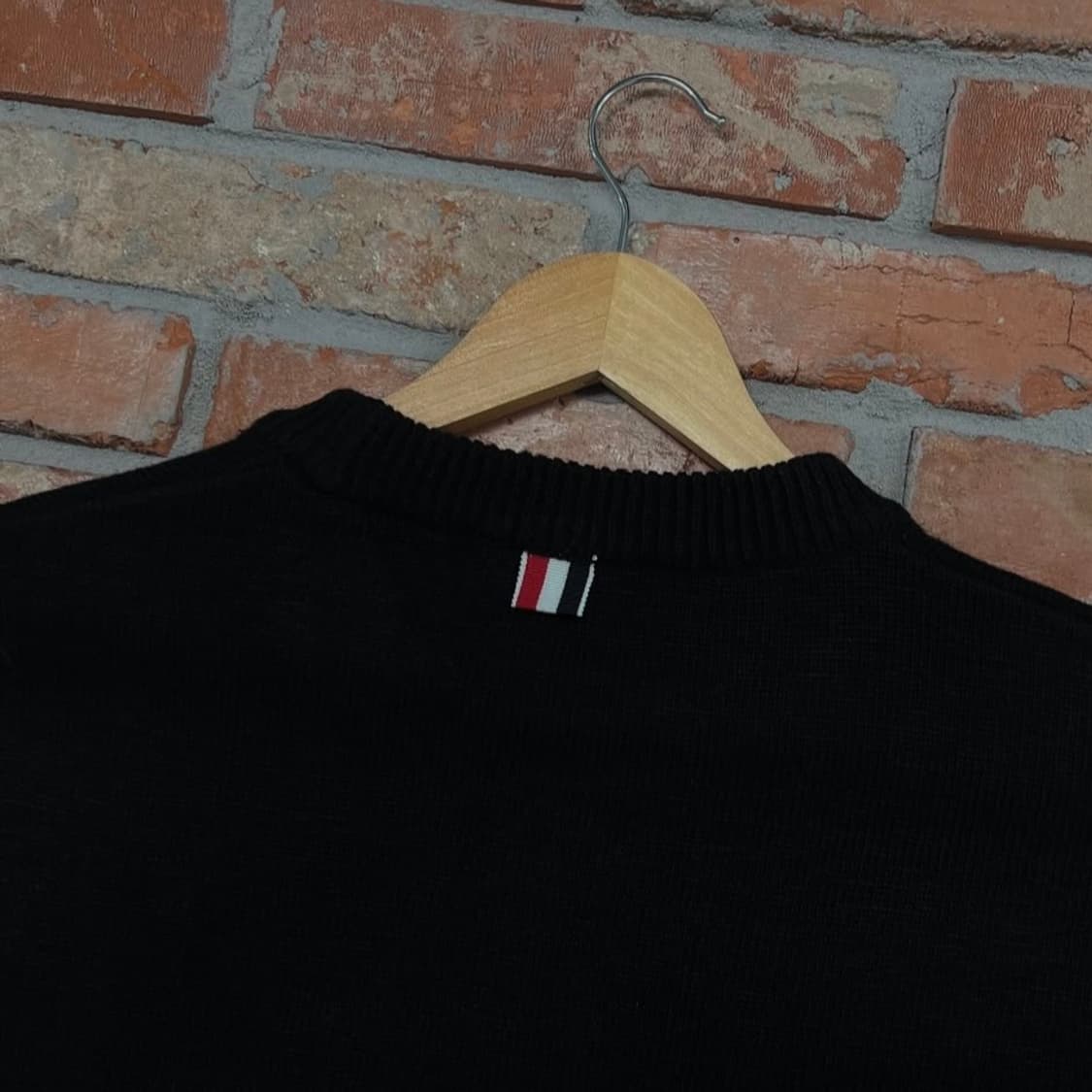 톰브라운 램스울 라운드 블랙 니트 (무료배송) 상품이미지3