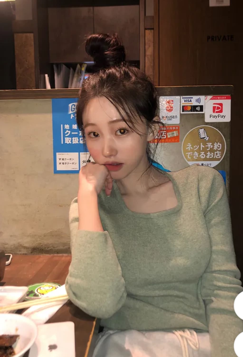 영앤리치 스퀘어넥 니트 상품이미지1