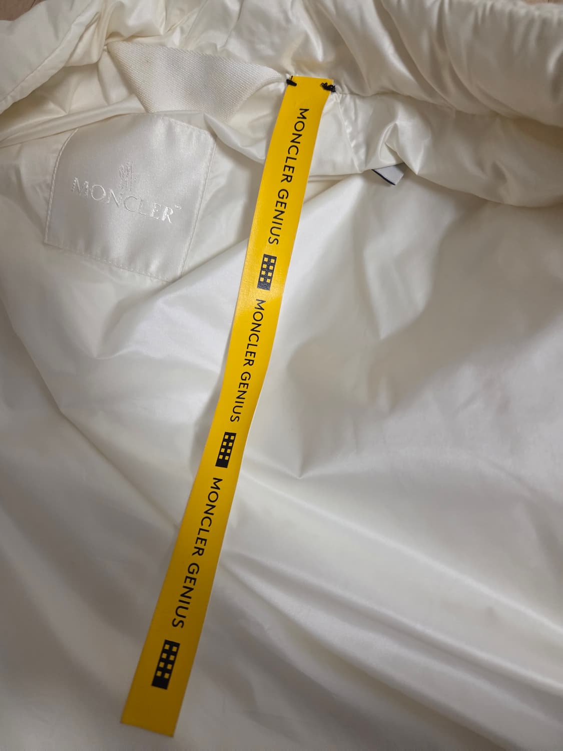 몽클레어 지니어스 1952 비어드모어 패딩 상품이미지3