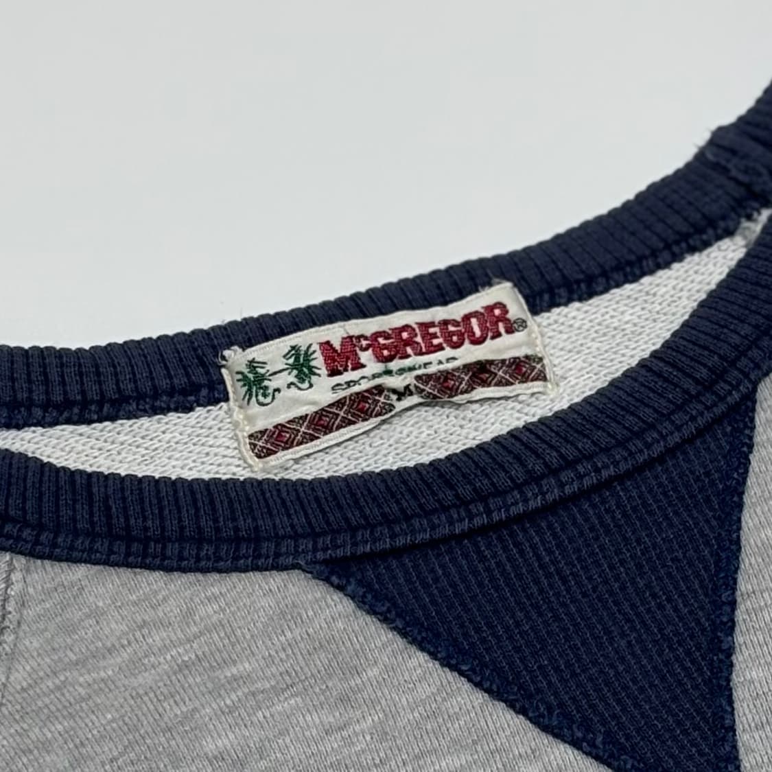 맥그리거 컵 오피셜 스펙테이터 래글런 맨투맨 상품이미지3