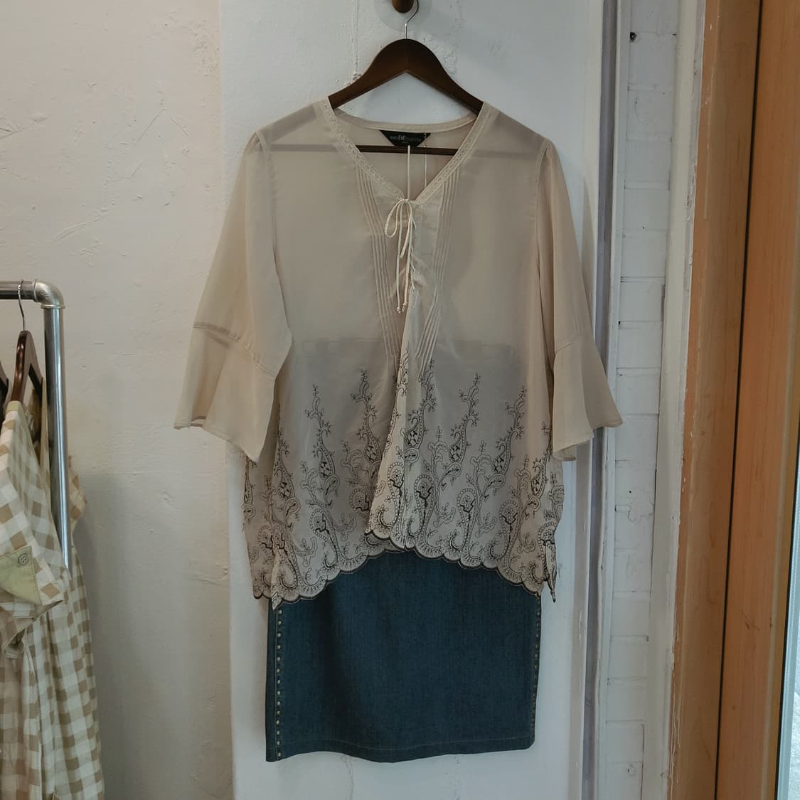 Noble eve collection 쉬어 자수 블라우스 상품이미지1