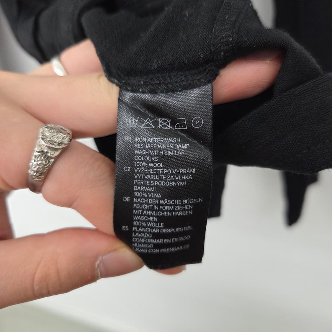 H&M 꼼데가르송 콜라보 블랙 긴팔 티셔츠 여s 상품이미지4