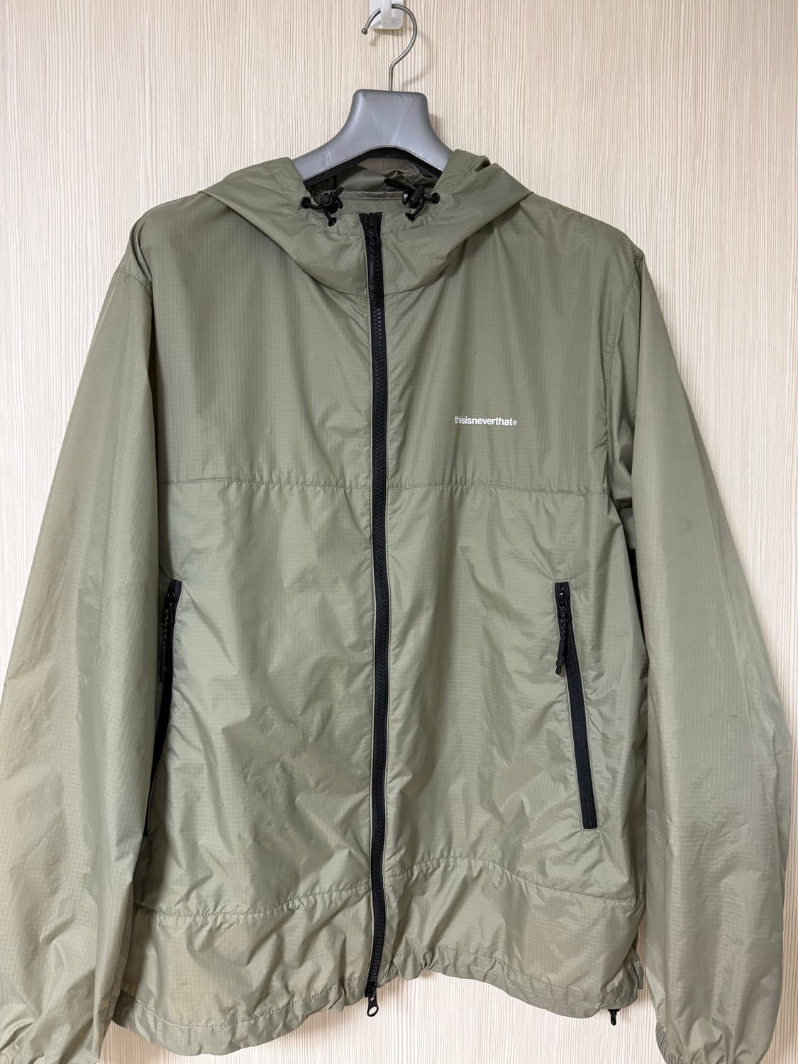 디스이즈네버댓 경량 바람막이 세이지 카키 상품이미지1