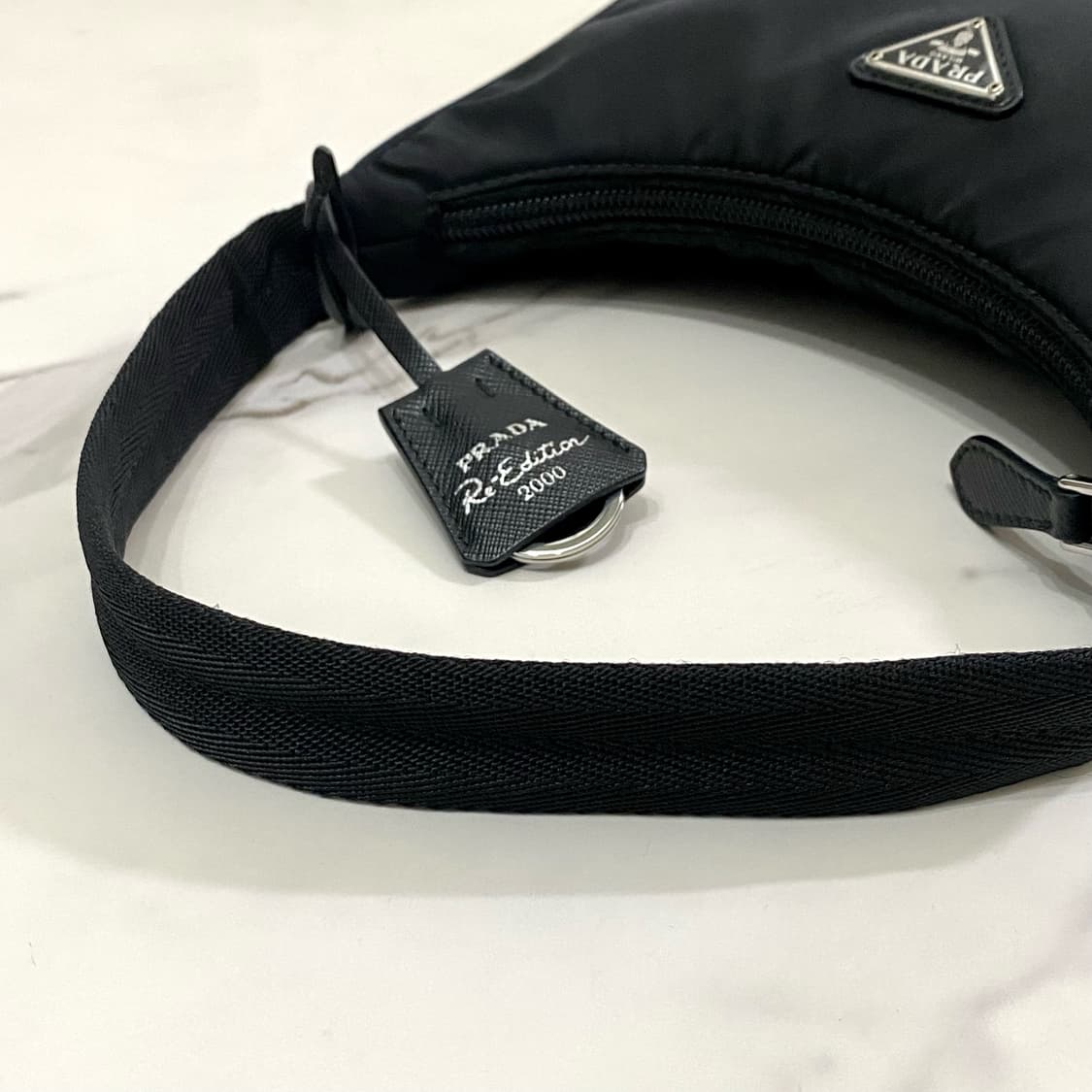 거의새것 프라다 리에디션 2000 리나일론 숄더백 블랙 1NE515 상품이미지5