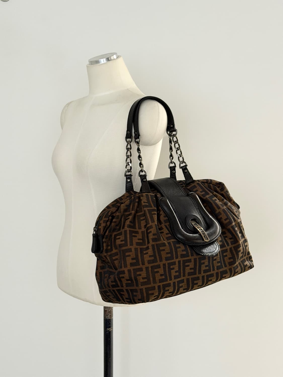 펜디 주카 호보 백 상품이미지3