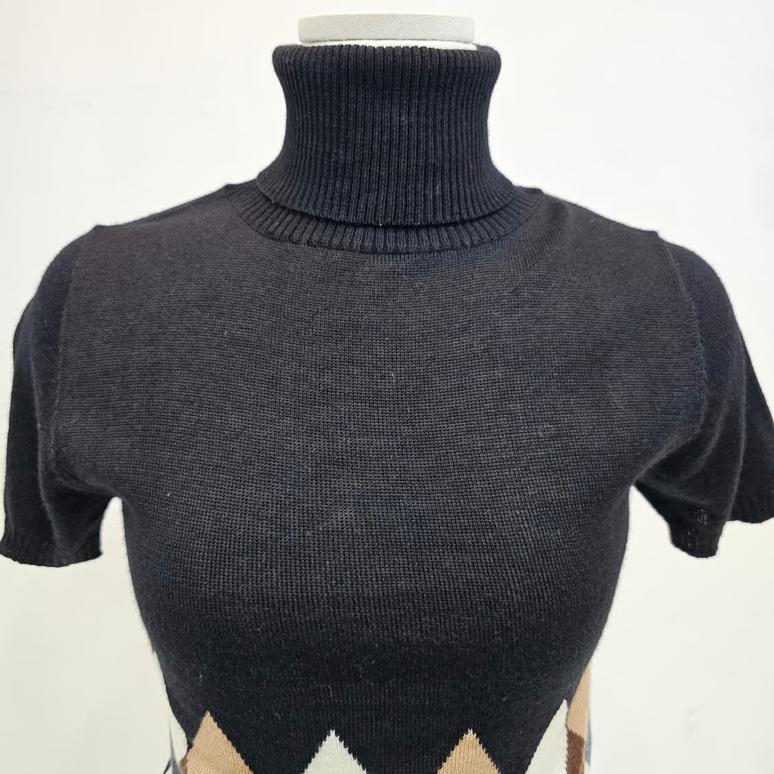 CHEZ TOI 울혼방 블랙 아가일 패턴 반팔 니트 상품이미지2