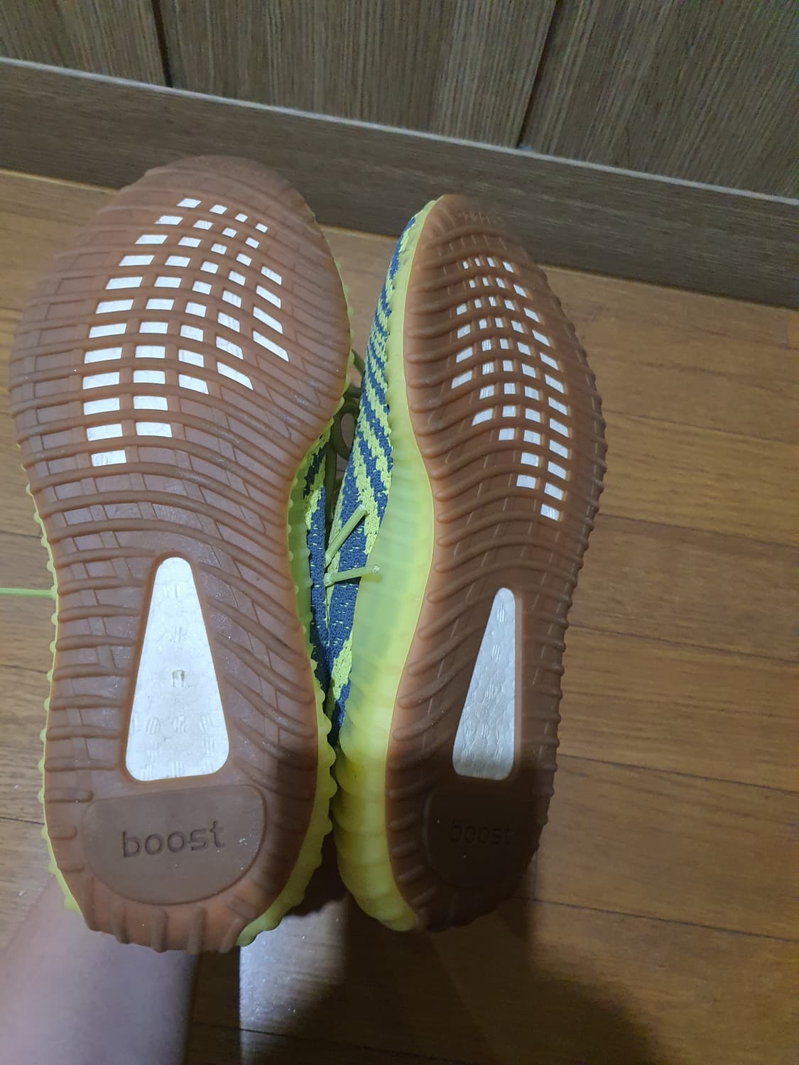 상태 최상 아디다스 이지부스트 350 프로즌 옐로우 예브라 280사이즈 상품이미지4