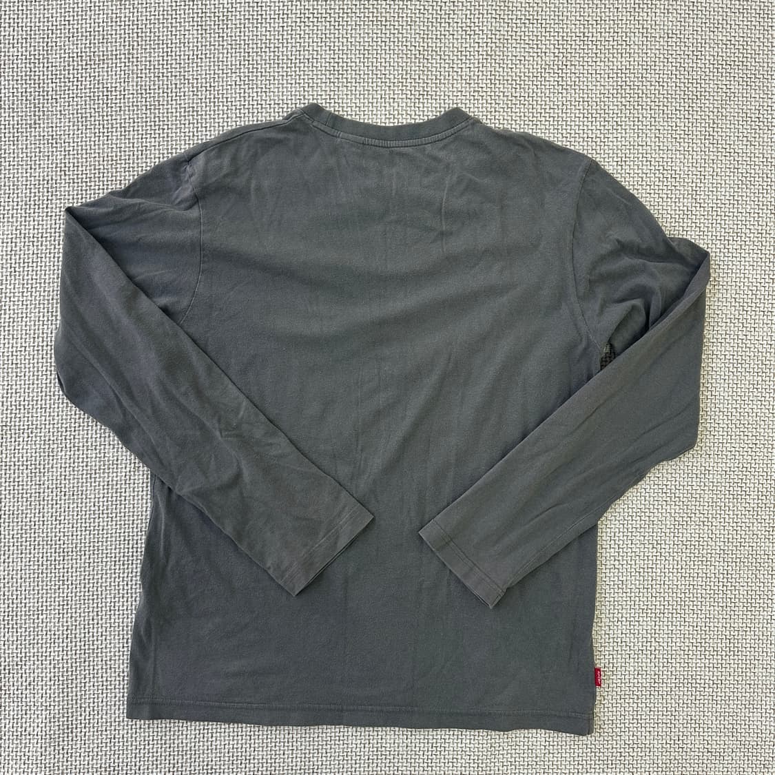 L 리바이스 차콜 긴팔 티셔츠 0423D 상품이미지4