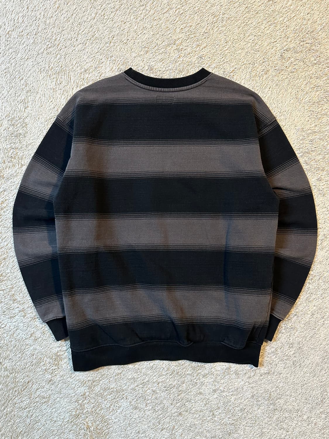 매장판) 디스이즈네버댓 스몰로고 스트라이프 맨투맨 상품이미지3