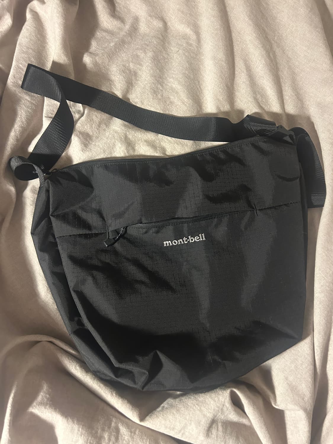 몽벨 버니나 크로스백 블랙 상품이미지1