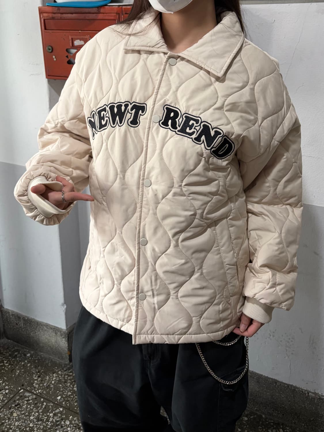 [unisex] 플로우 레터링 아이보리 퀄팅 패디드jk 상품이미지2