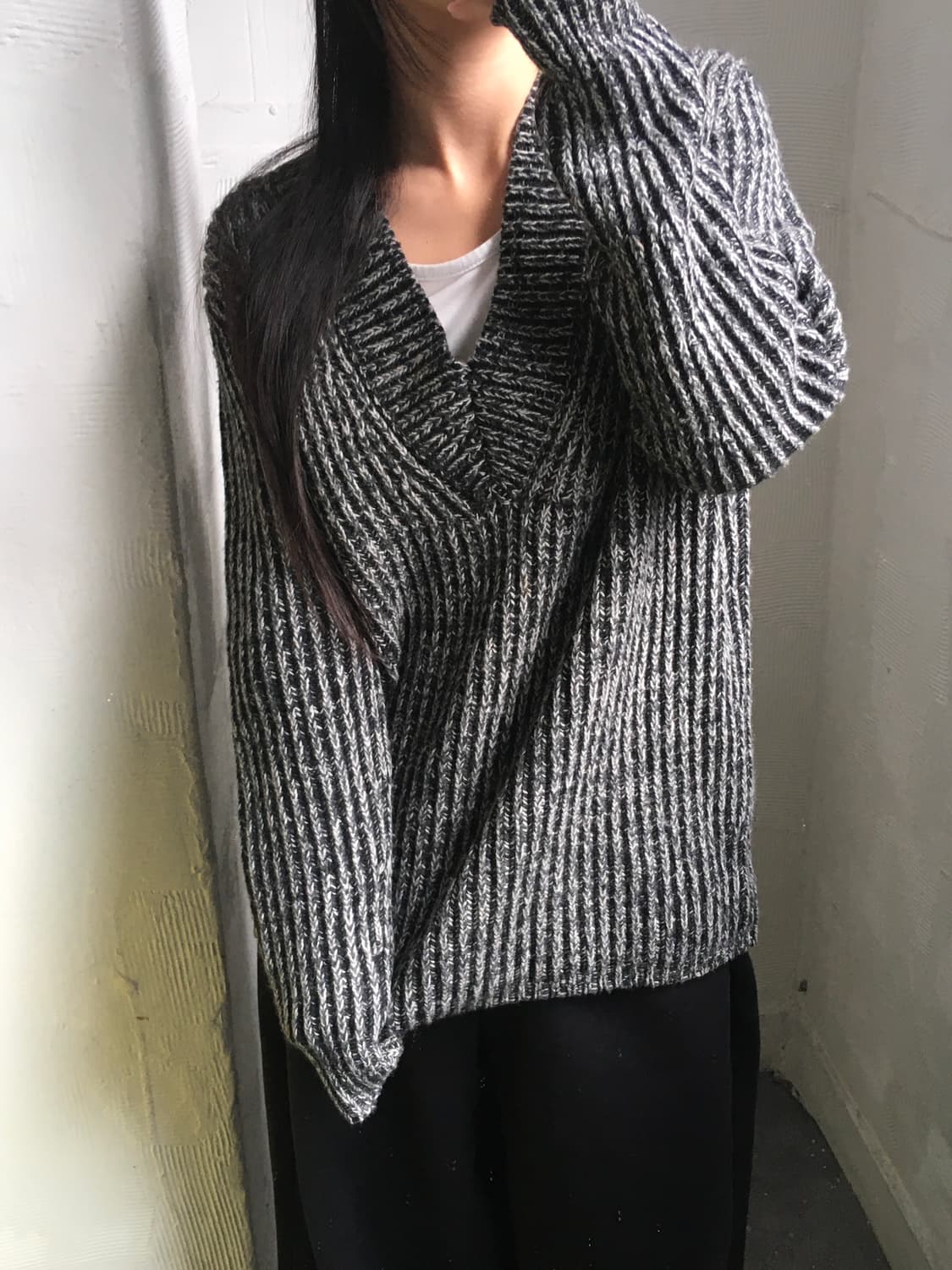 Acne Studio 아크네스튜디오 그레이 브이넥 울 니트  상품이미지2