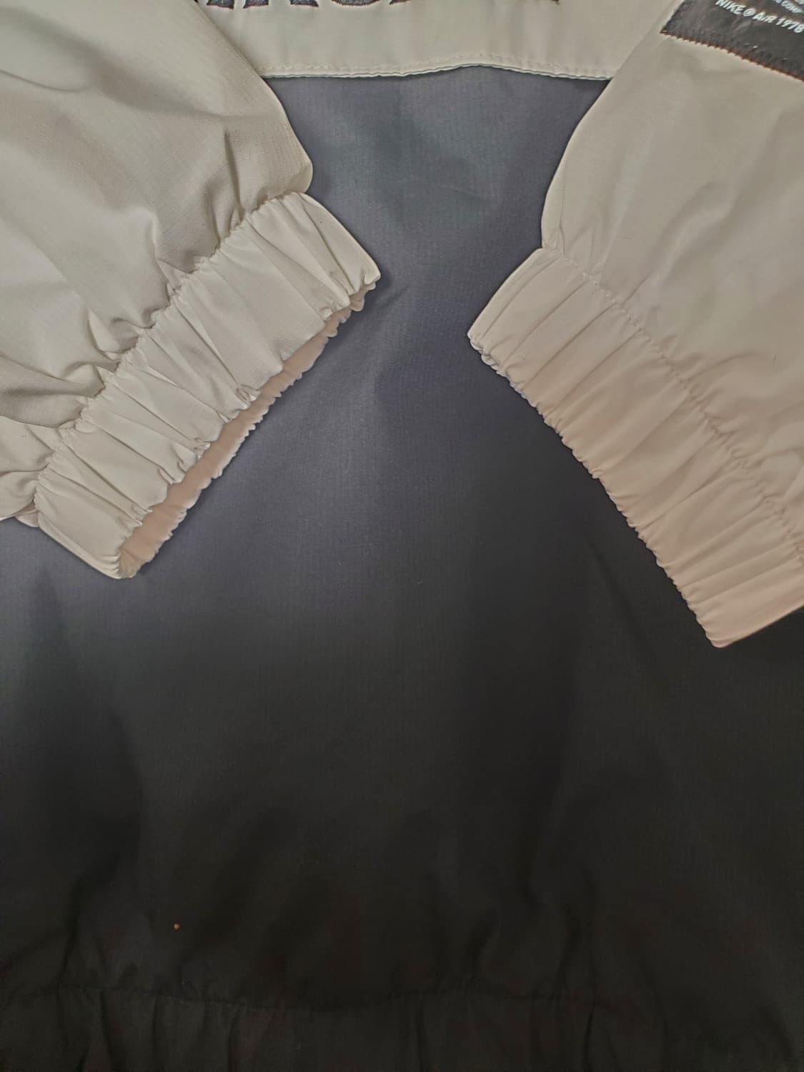 나이키 에어 우븐 아노락 반집업 바람막이M 

새상품처럼 하자 오염 없이 상품이미지6