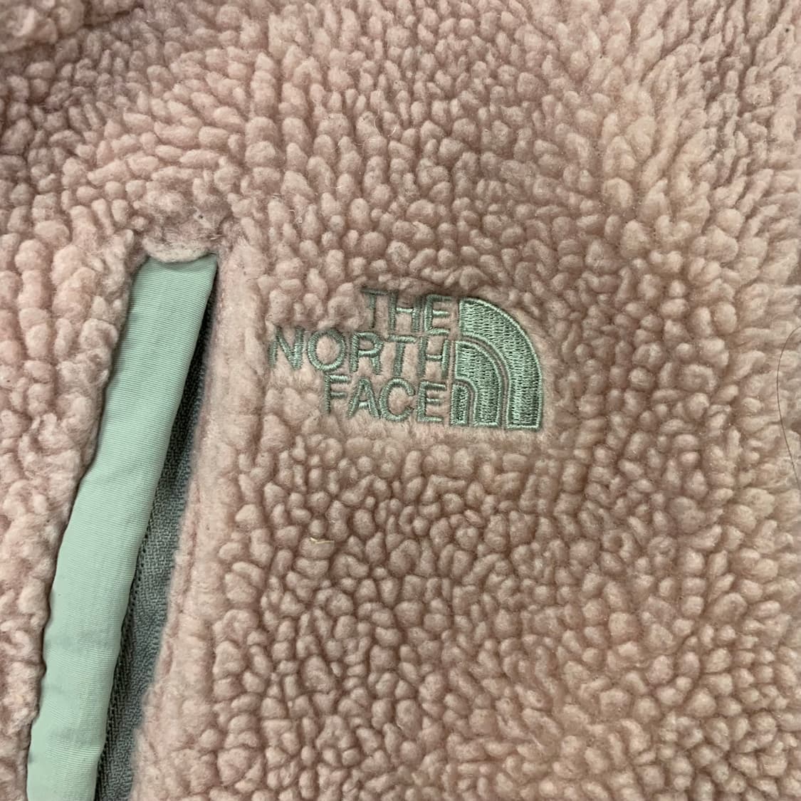 노스페이스 신형 핑크 쉐르파 자켓 상품이미지4