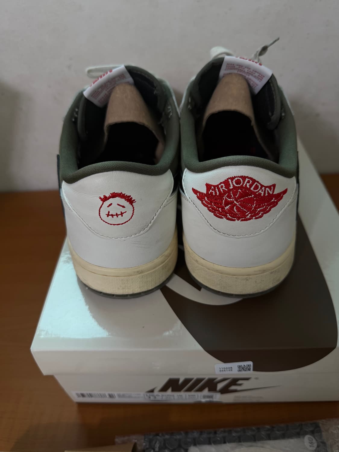 조던1 x 트래비스 스캇 리버스 올리브 290 상품이미지5