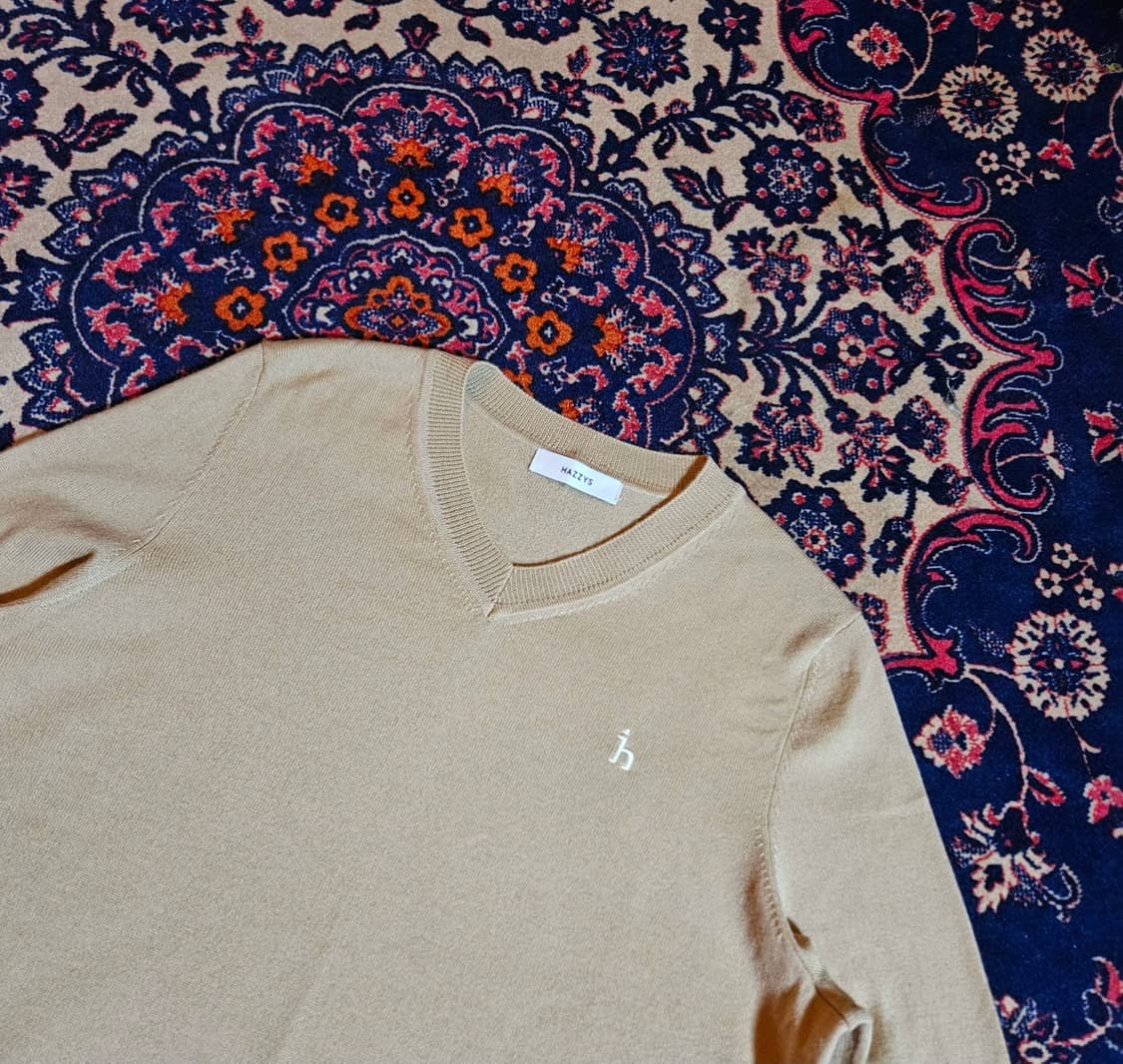 헤지스(HAZZYS) 24FW Wool 100% 브이넥 니트 상품이미지1