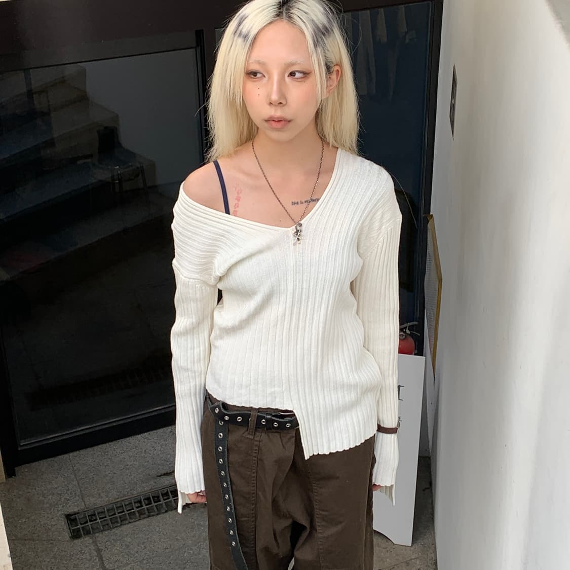 헬무트랭 언발란스컷 오프숄더 상품이미지1