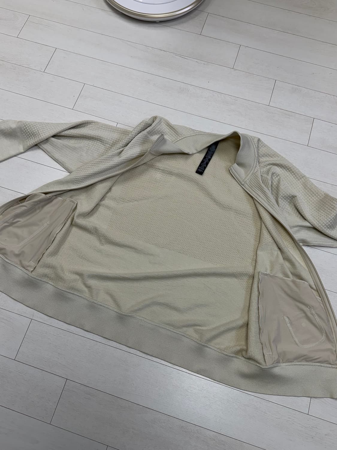 룰루레몬 자켓 M 사이즈  공홈가격 267,000원  말도안되는 가격에  상품이미지6