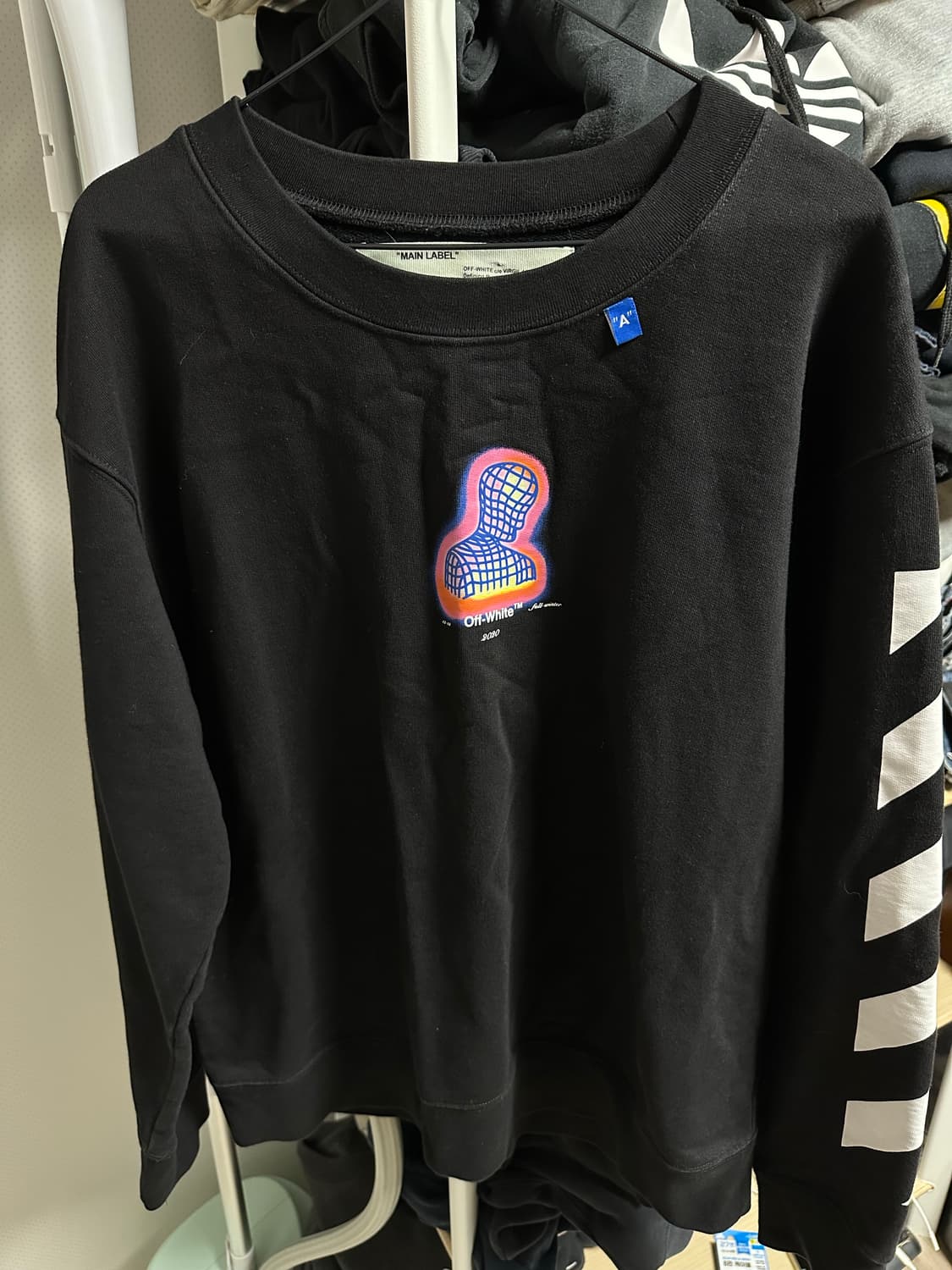 오프화이트 블랙 맨투맨 XL 상품이미지1