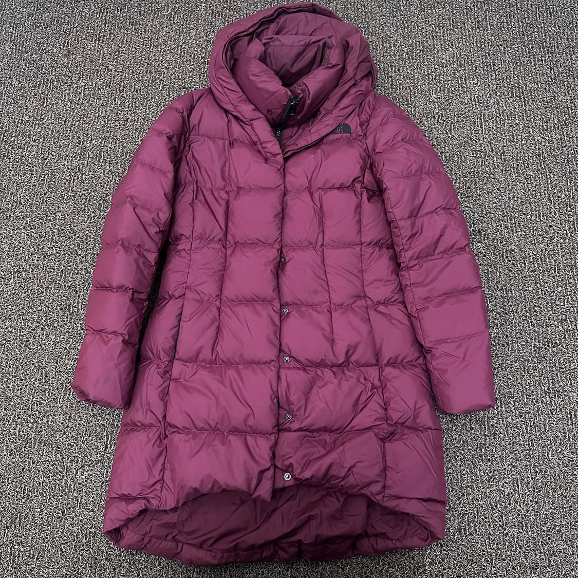 노스페이스 구스다운 여성 롱 패딩 버건디 90(M) 상품이미지1
