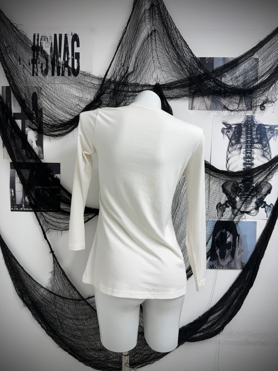 Necklace beads detailed longsleeve 상품이미지2