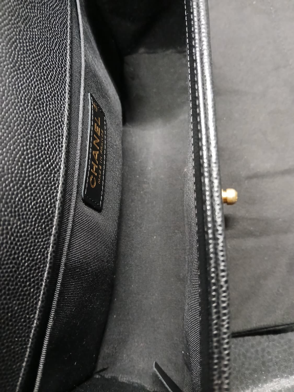 샤넬 보이백 미듐 금장 캐비어 27번대 A67086 상품이미지10