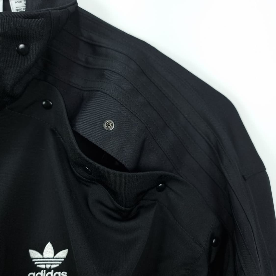 [아디다스] 불꽃 로고 자수 롱 져지 트랙탑 집업 블랙 M18722 상품이미지8