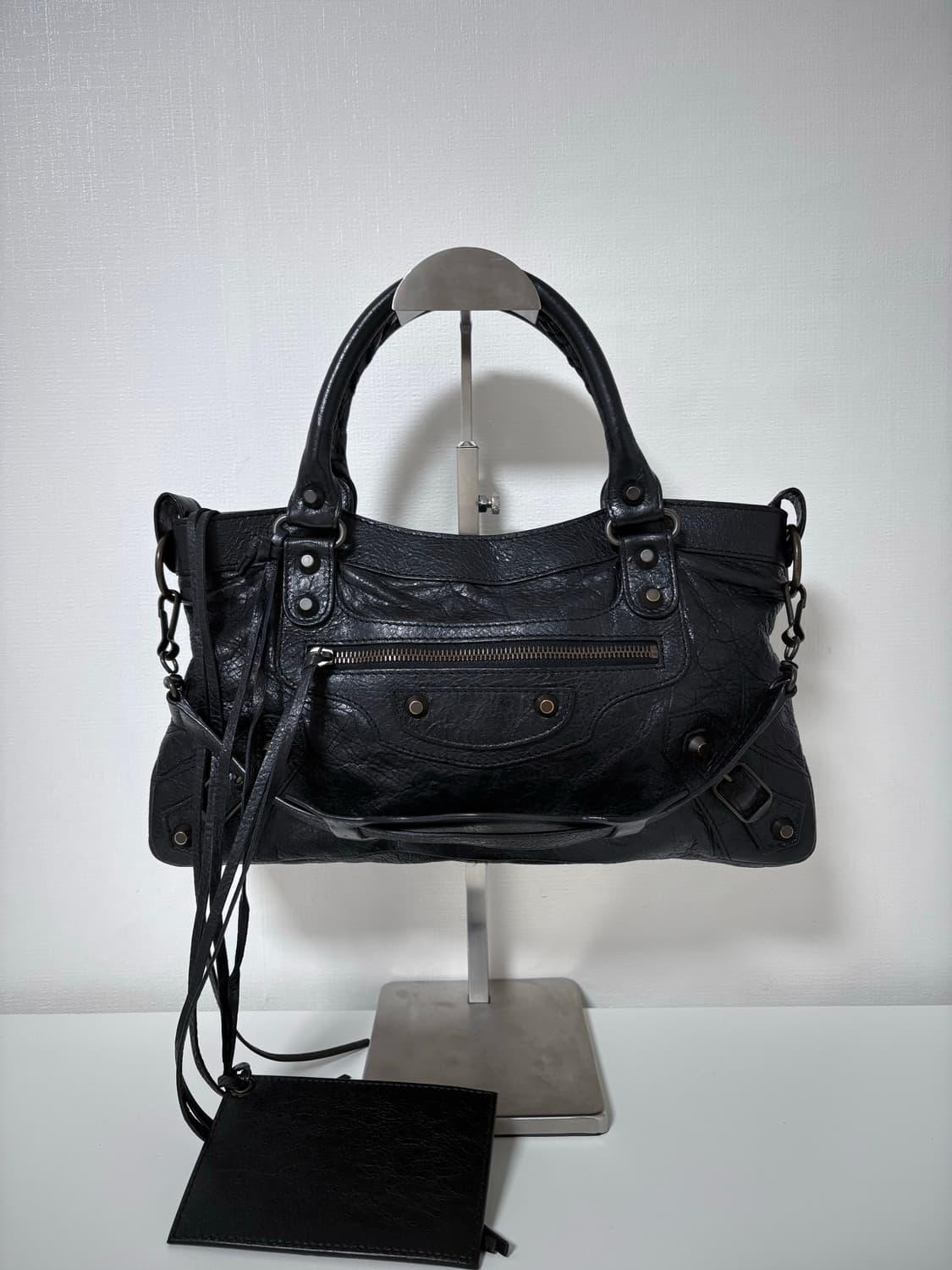 발렌시아가 퍼스트 모터백 블랙 상품이미지1