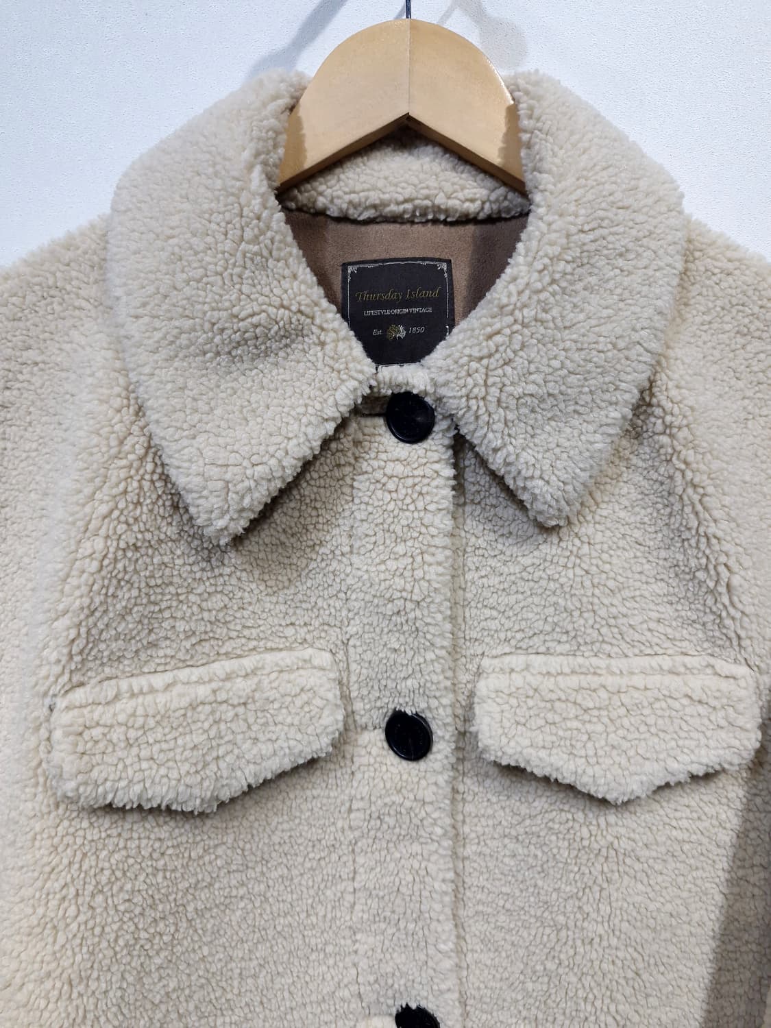 Thursday Island 써스데이아일랜드 오버핏 보아 무스탕 상품이미지7