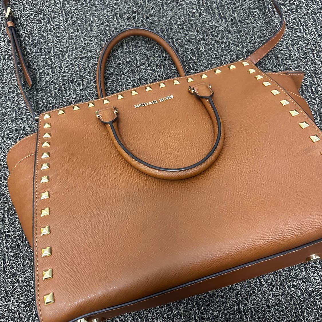 마이클코어스 라지 금장 사피아노 셀마 여성 숄더백 브라운 상품이미지2