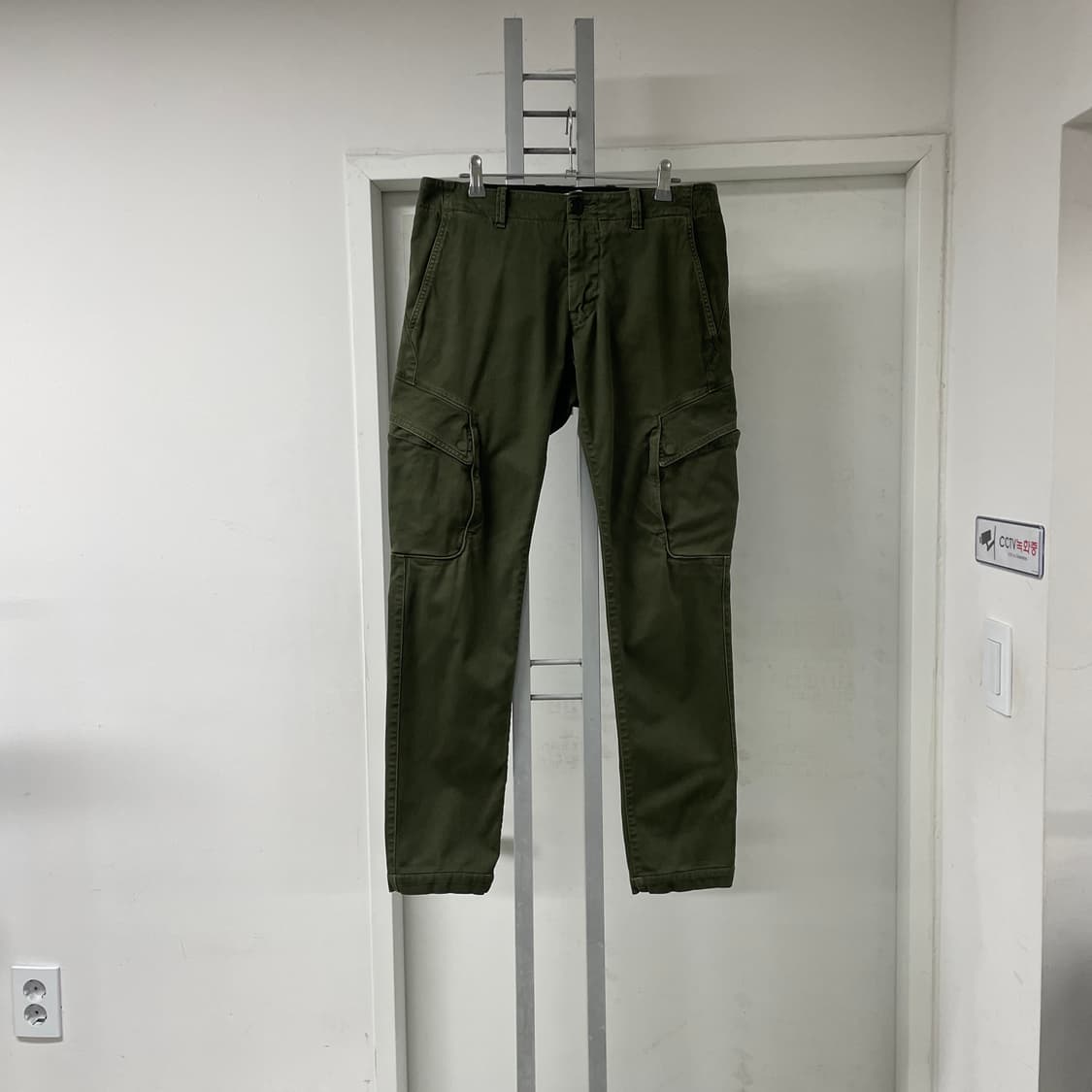 스톤아일랜드 카키 카고 팬츠 31 상품이미지1