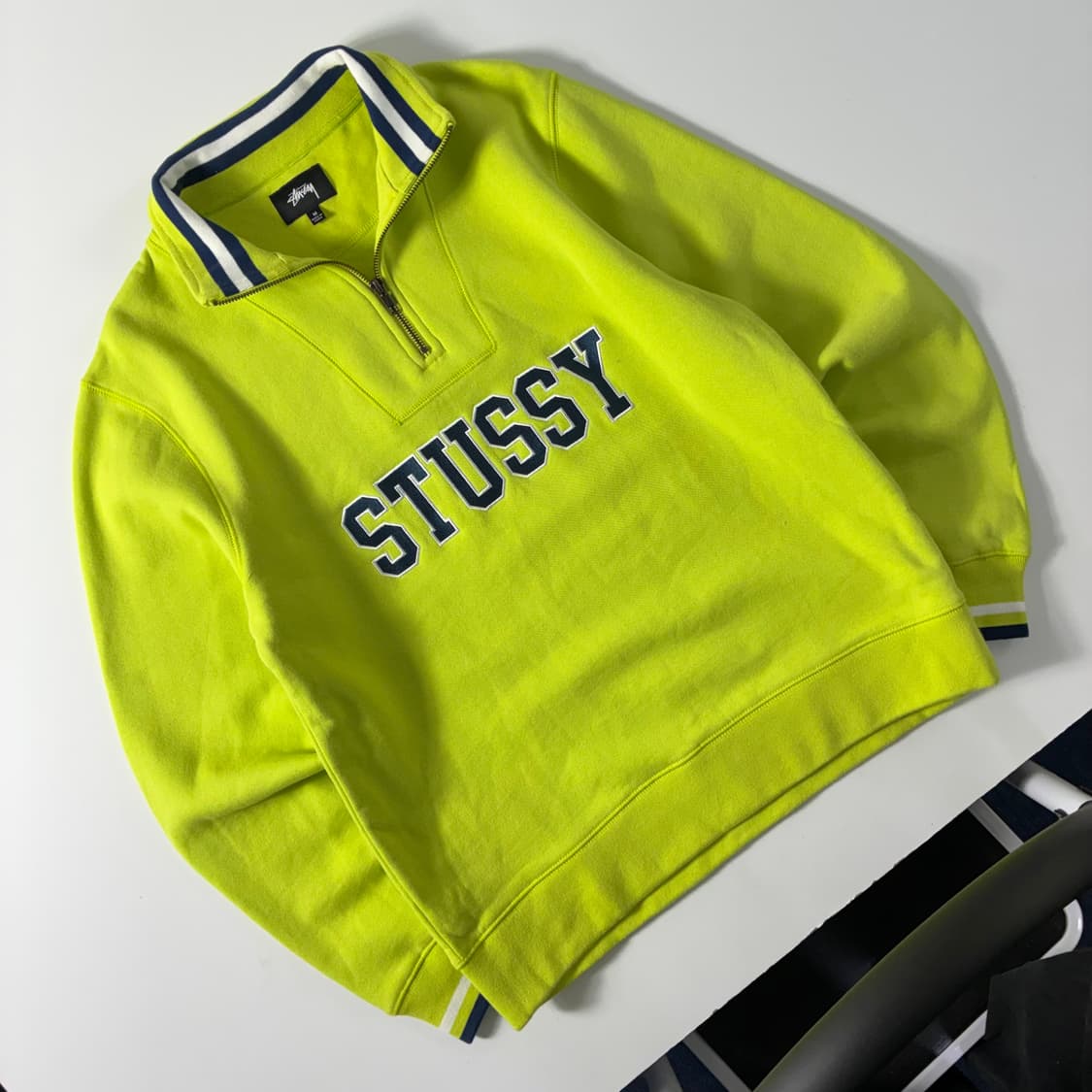 Stussy  스투시 스펠아웃 네온 풀오버 반집업 맨투맨  상품이미지2