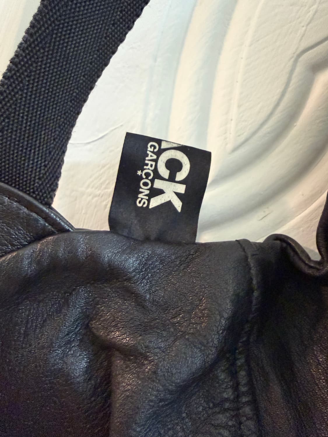 꼼데가르송 블랙 가죽백 상품이미지2