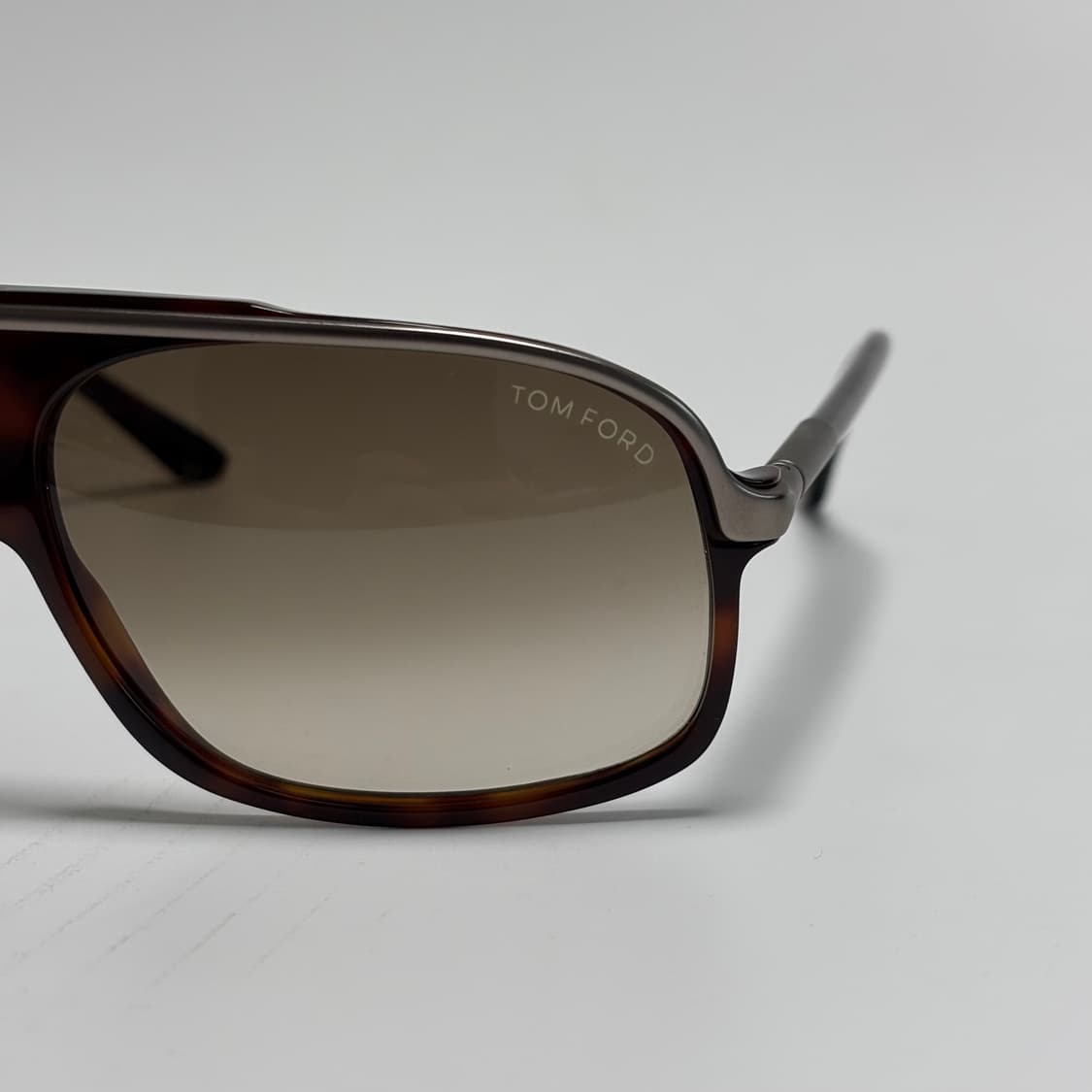 톰포드 에르네스토 에비에이터 선글라스 (Ernesto TF133) 상품이미지6