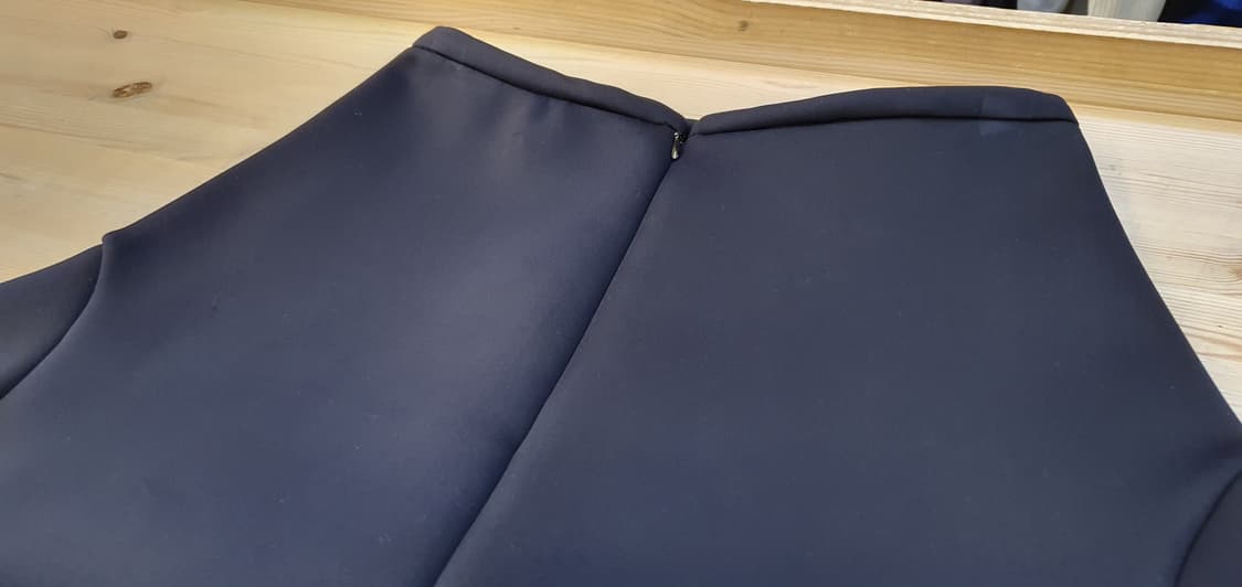 (새상품)COS 네오플렌 스커트 허리26인치 상품이미지3