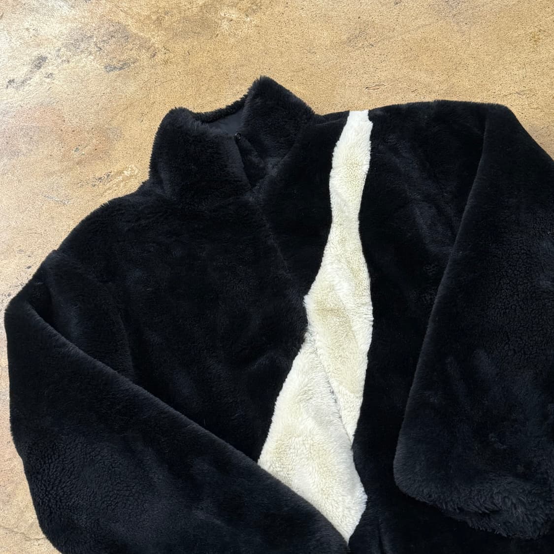 나이키 블랙 화이트 빅 스우시 퍼 자켓 털 집업 상품이미지1