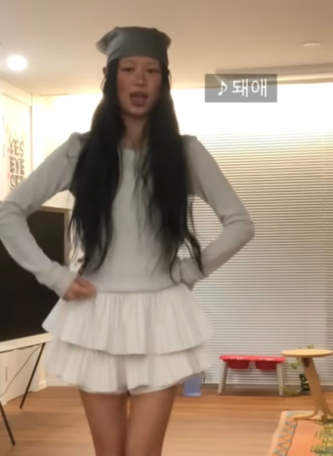 (반택포) 샵페어리 화이트 미니 스커트 (모델 서지수님 착용) 상품이미지2