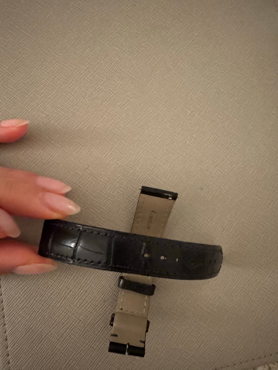 까르띠에 탱크 루이 스몰 스트랩 -유광블랙 정품 상품이미지1