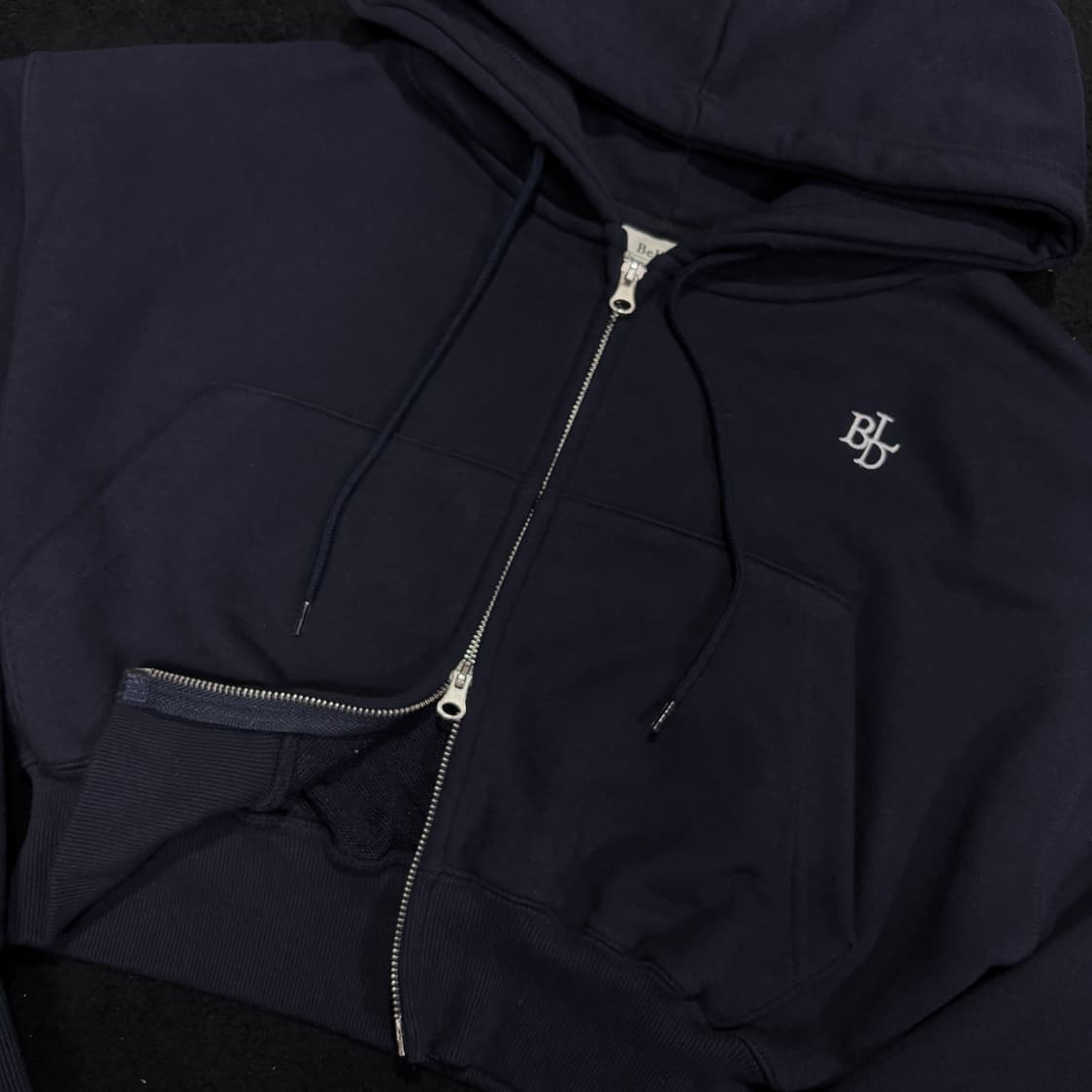 우먼FREE 벨리드 BELLIDE 네이비 투웨이 크롭 후드집업 상품이미지3