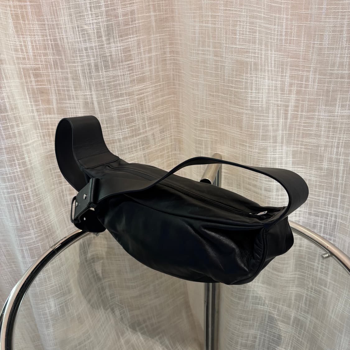 정품 COS 가죽 크로스백     상품이미지8