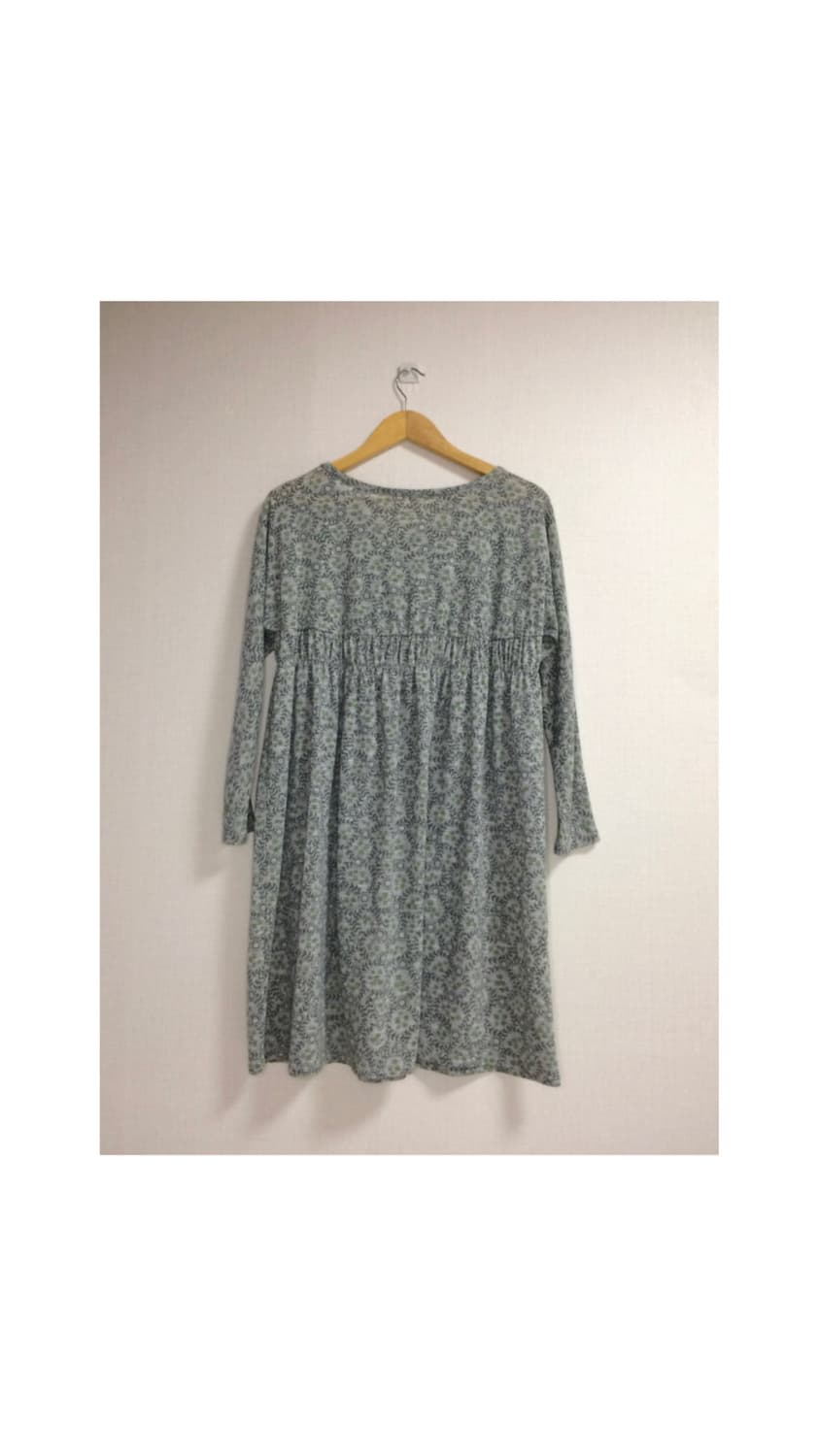 빈티지 그레이 잔플라워 셔링 모리걸 긴팔 원피스 상품이미지4