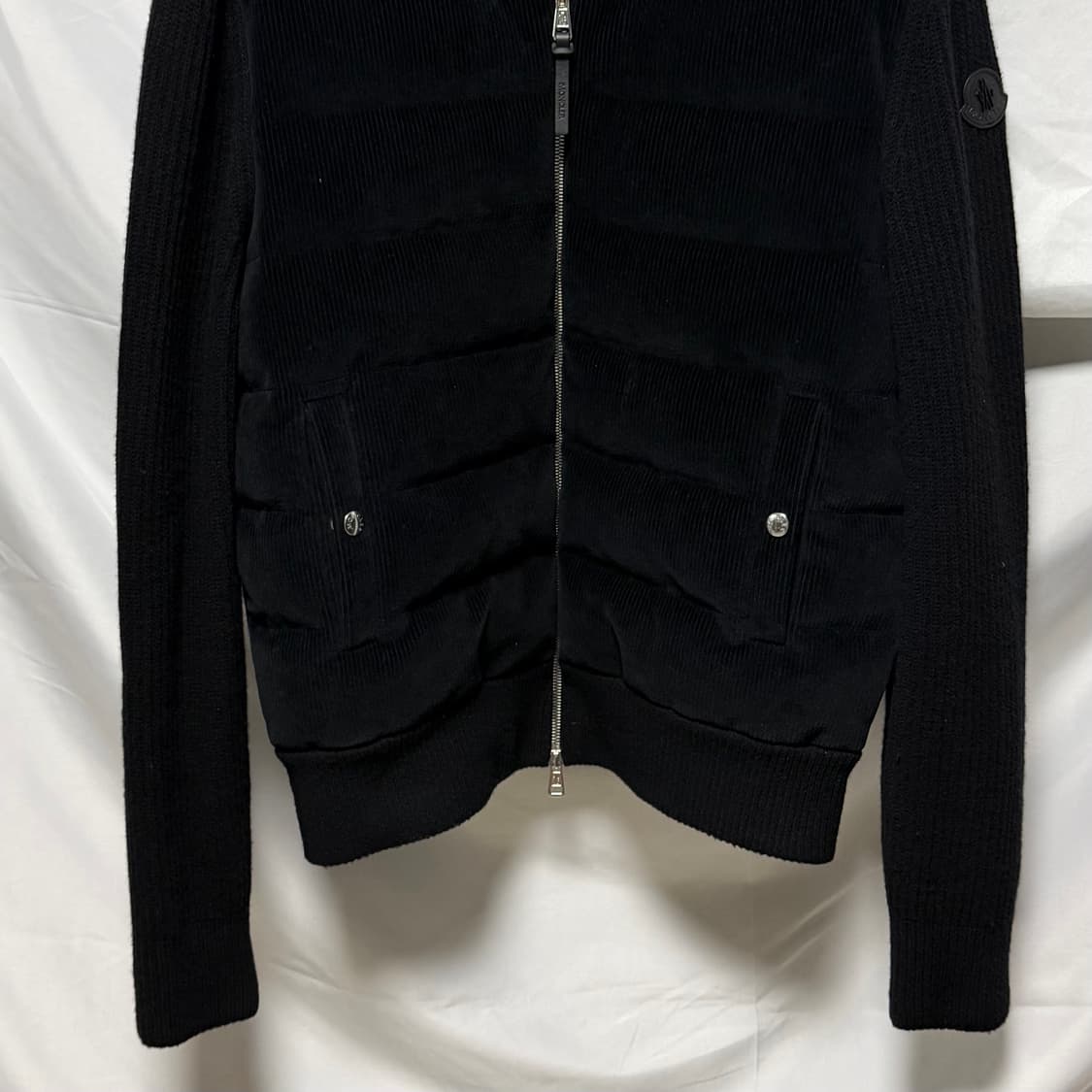 [S+급/M] 23FW 몽클레어 니트패딩 벨벳 집업 블랙 상품이미지3