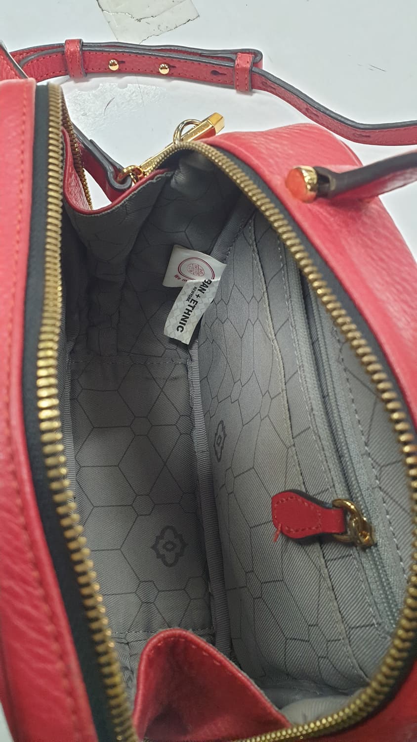 오야니 립레드 미니 크로스백 상품이미지3