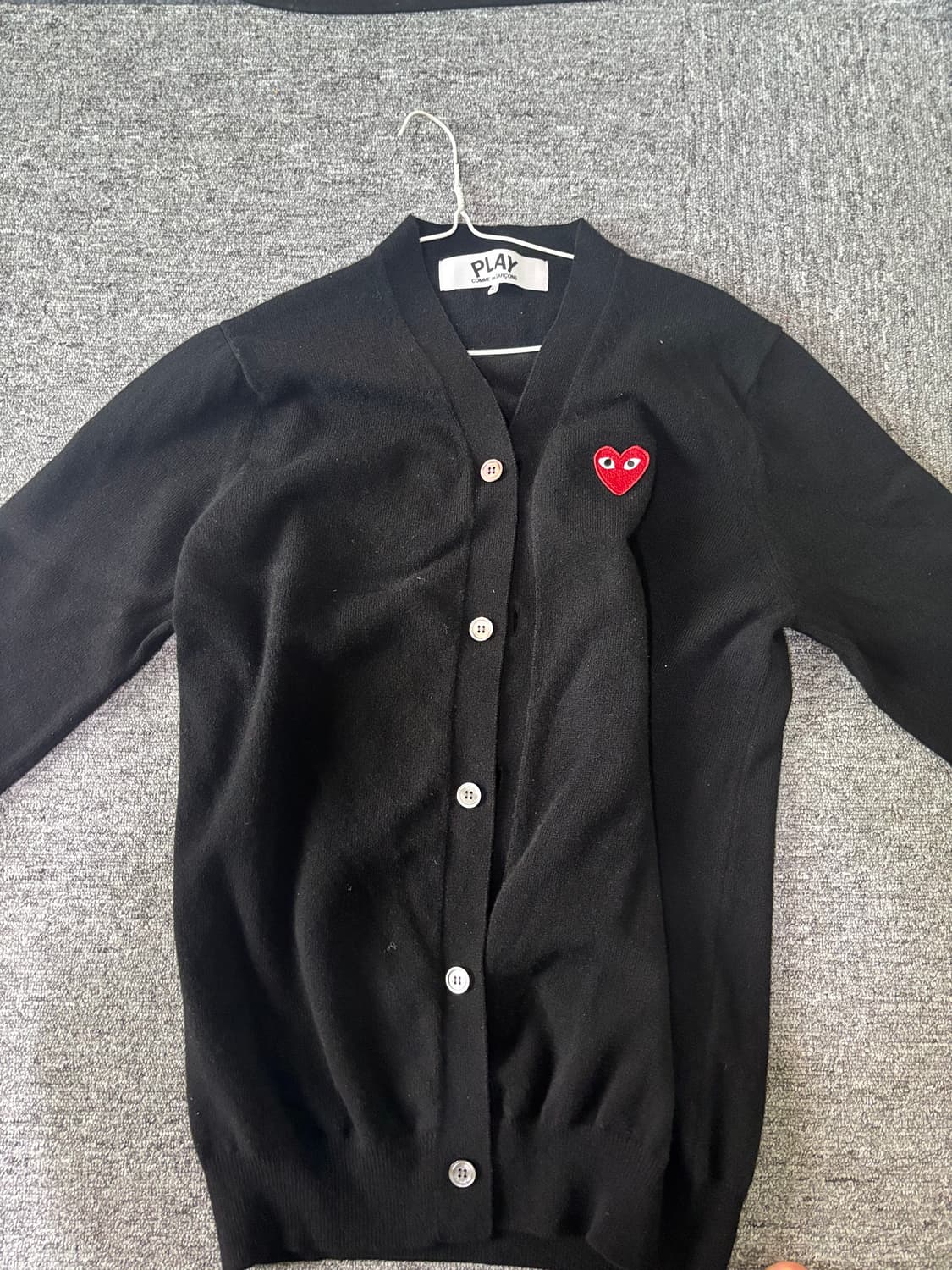 꼼데가르송 PLAY 원포인트 레드 와펜 가디건 상품이미지3