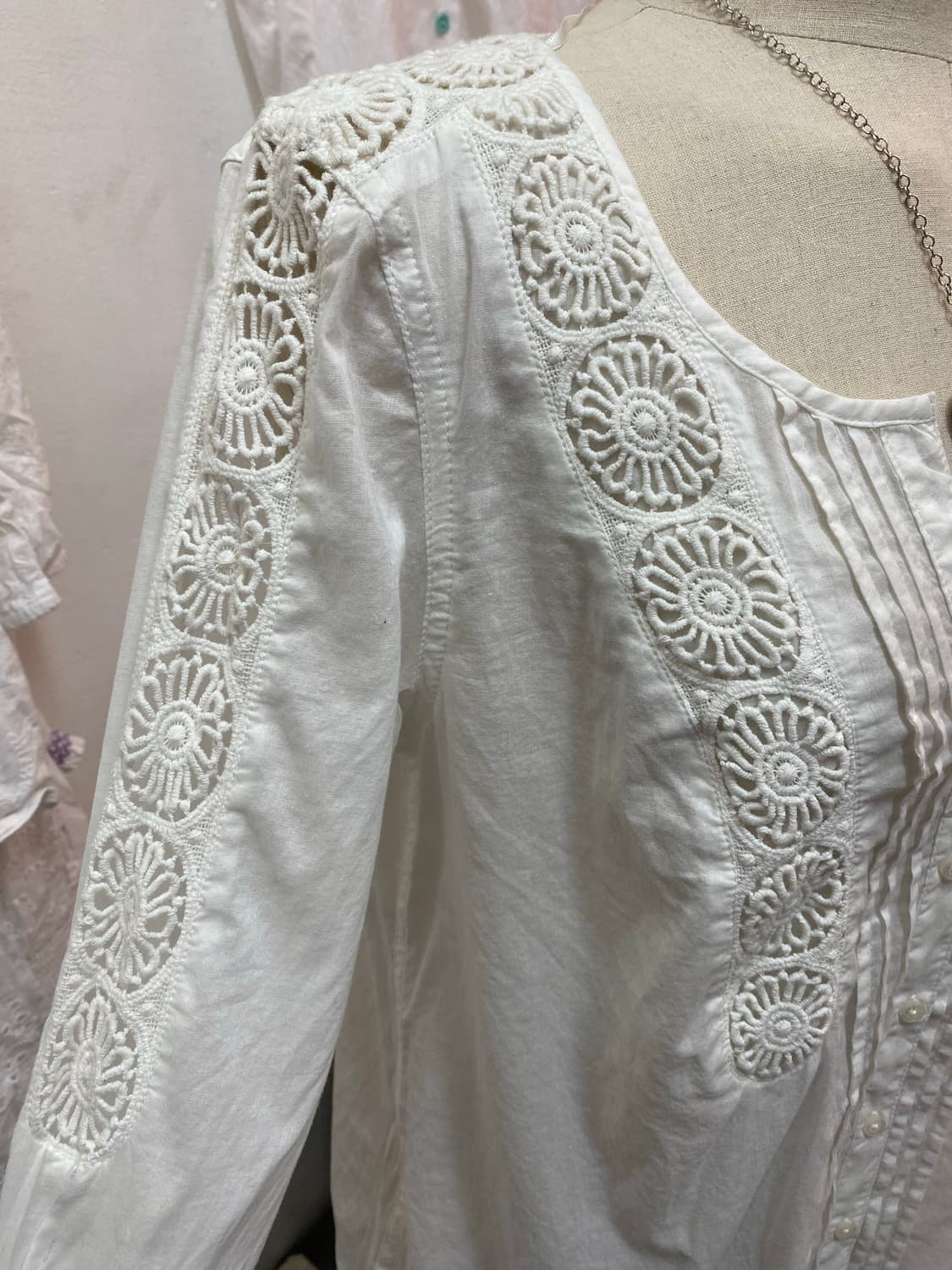 유럽빈티지 펀칭블라우스 상품이미지4