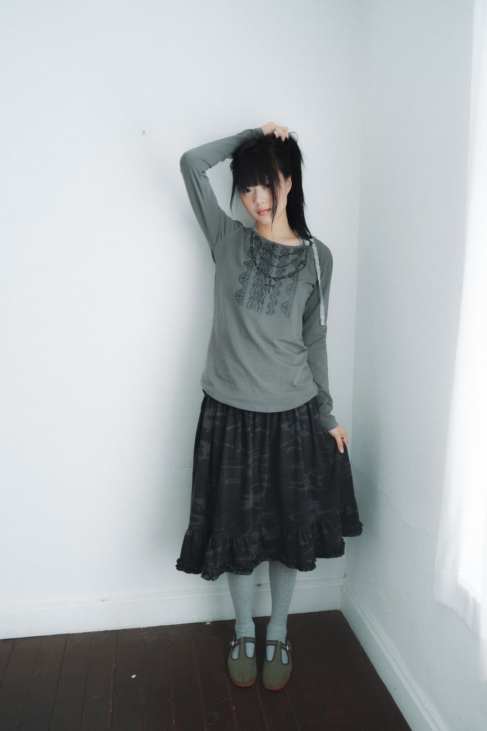 인앤양인하모니 Frill smoke skirt, charcoal 상품이미지1