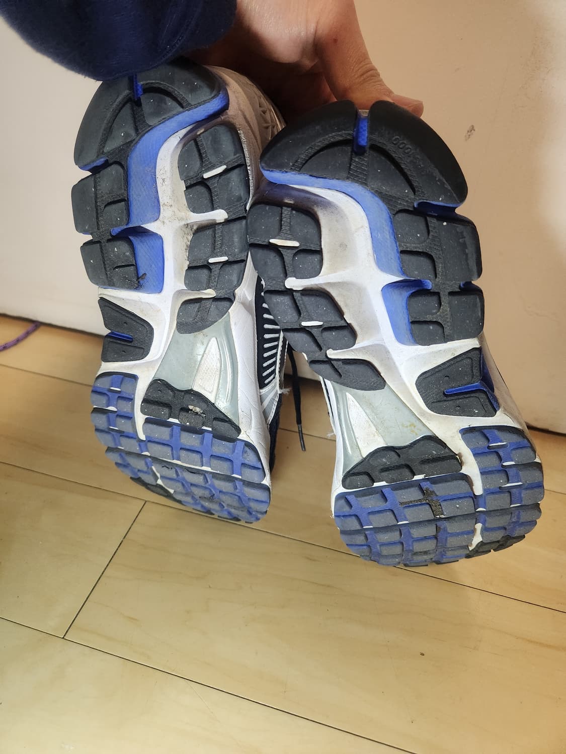 (255)나이키 줌 보메로 5 화이트 레이서 블루 블랙 상품이미지8