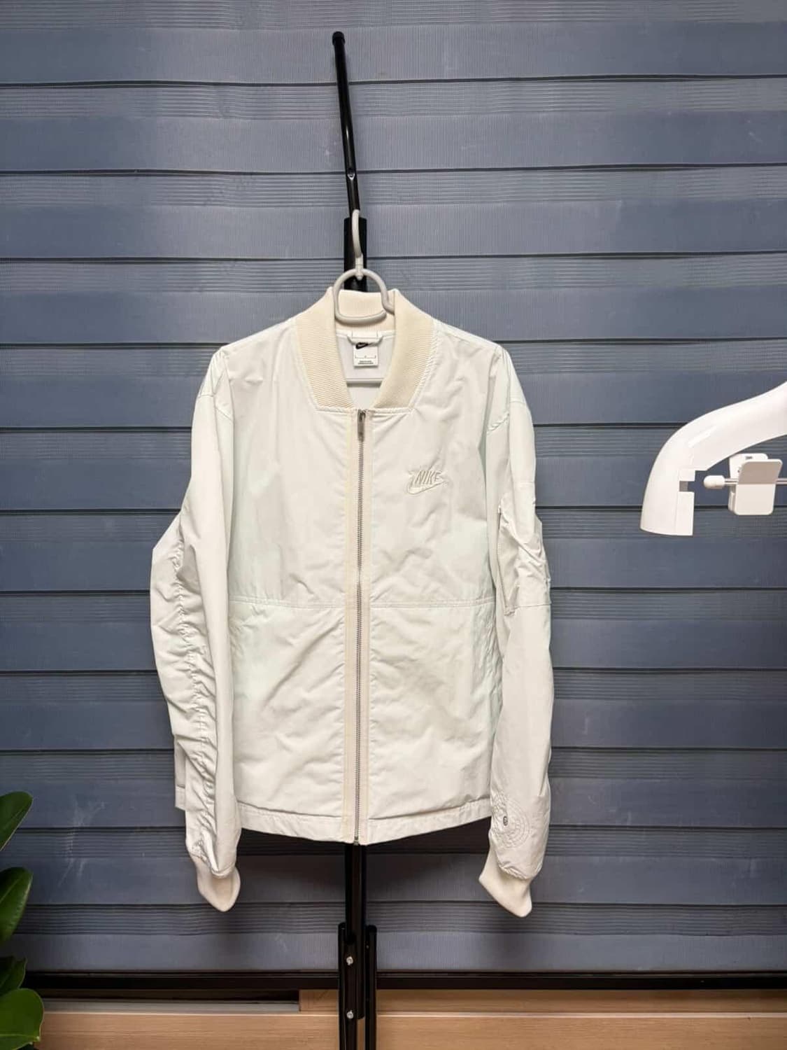 나이키 화이트 봄버 자켓 L 상품이미지1