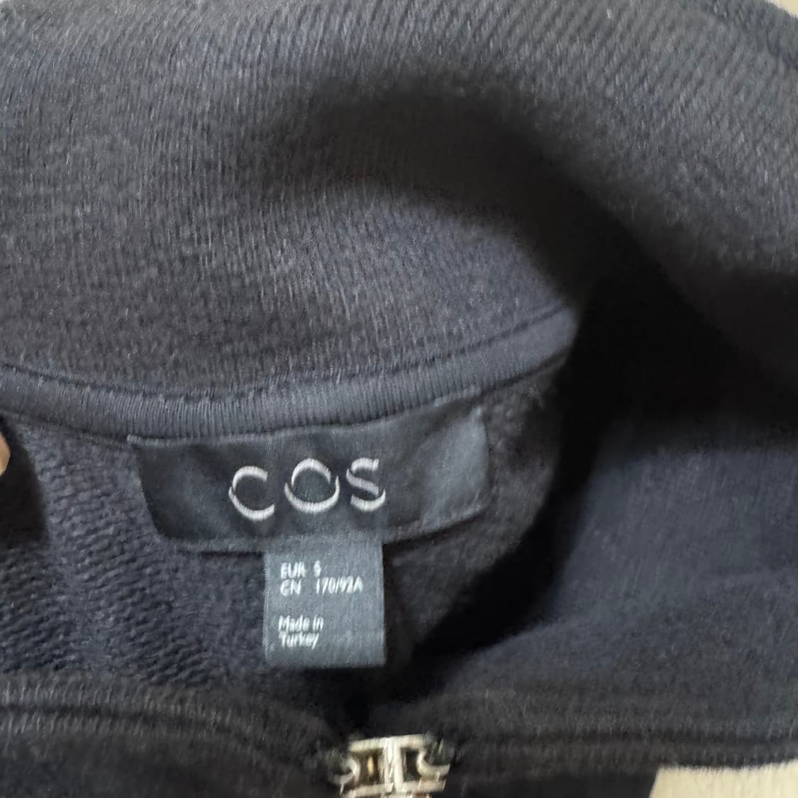 COS 코스 미니멀 포켓 하이넥 자켓 S/90 상품이미지4
