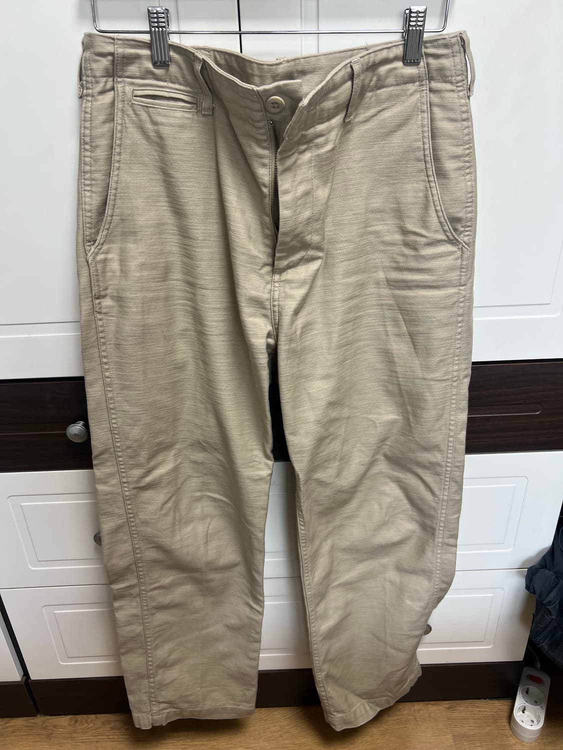 무탠다스/백사틴 테이퍼드 오피서 팬츠/30 상품이미지2